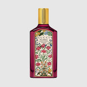 Gucci Flora Gorgeous Gardenia Intense Eau de Parfum 100 ml — różowa butelka z motywem kwiatowym, widok z przodu.