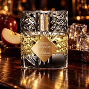 Kilian Apple Brandy on the Rocks w bursztynowym światłem