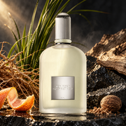 Tom Ford Grey Vetiver Eau de Parfum 50 ml w aranżacji wetywerii, grejpfruta i ciemnego kamienia